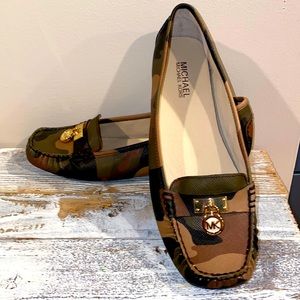 Michael Kors Camo Size 9